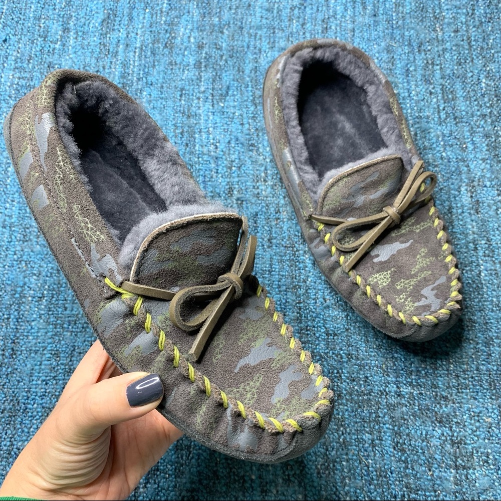 L.L. Bean Youth Wicked Good Slippers in Feldspar Camo Print Genuine Shearling 4